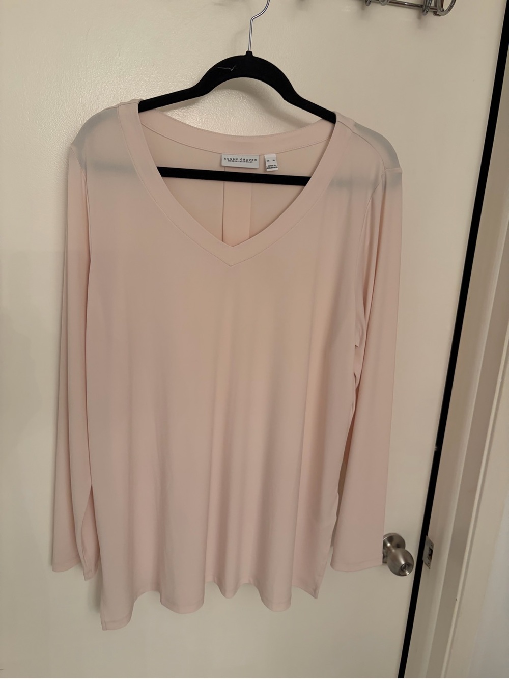 Susan Graver Cream color V-Neck Long Sleeve Top